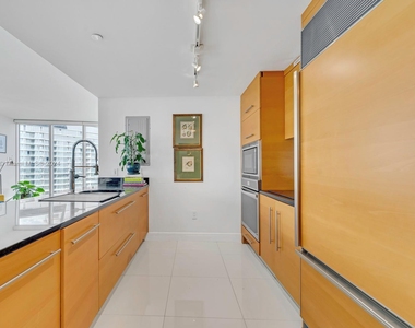 465 Brickell Ave - Photo Thumbnail 15