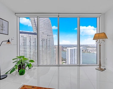 465 Brickell Ave - Photo Thumbnail 20