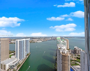 465 Brickell Ave - Photo Thumbnail 4