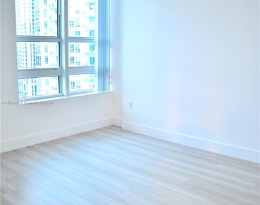 950 Brickell Bay - Photo Thumbnail 5