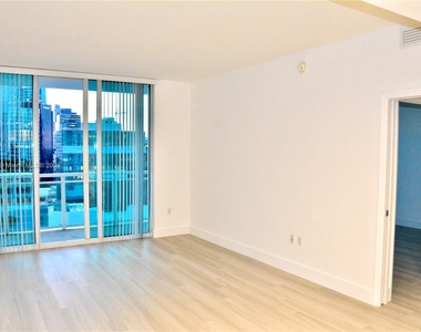 950 Brickell Bay - Photo Thumbnail 6