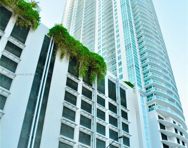 950 Brickell Bay - Photo Thumbnail 1