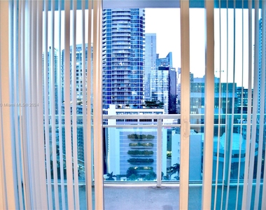 950 Brickell Bay - Photo Thumbnail 8