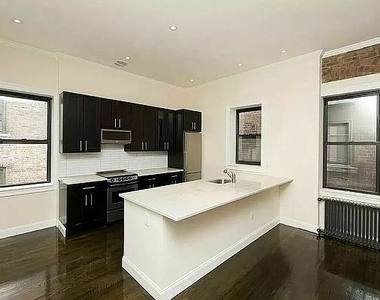 1377 Lexington Avenue - Photo Thumbnail 1