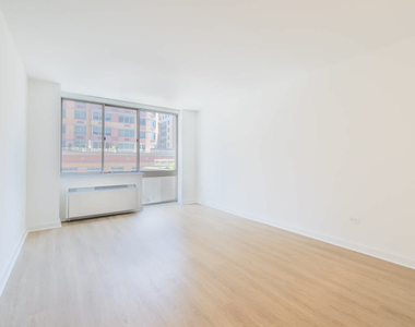 777 6th Avenue - Photo Thumbnail 33