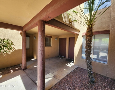 1810 E Blacklidge Drive - Photo Thumbnail 1