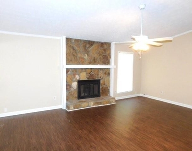 308 Park Ridge Circle - Photo Thumbnail 6