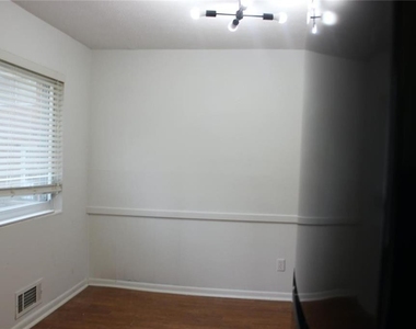 2412 Peachwood Circle Ne - Photo Thumbnail 2