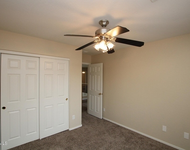 1713 E Beautiful Lane - Photo Thumbnail 11