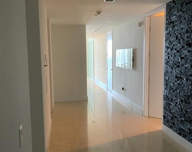 1100 Biscayne Blvd - Photo Thumbnail 6