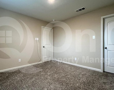 274 Moonstone Way - Photo Thumbnail 14