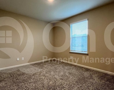 274 Moonstone Way - Photo Thumbnail 13