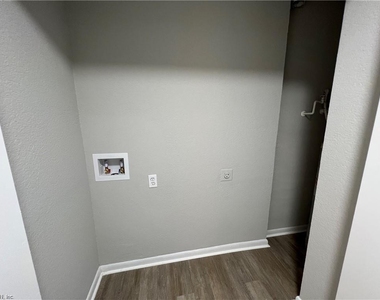 1410 Sierra Drive - Photo Thumbnail 13