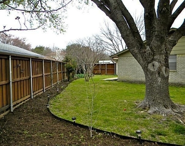 2804 Royal Oaks Drive - Photo Thumbnail 12