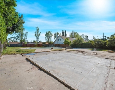 13510 Kittridge Street - Photo Thumbnail 26