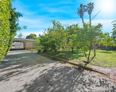 13510 Kittridge Street - Photo Thumbnail 2