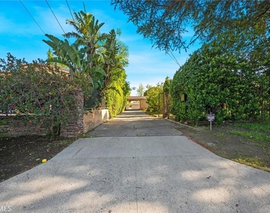 13510 Kittridge Street - Photo Thumbnail 1