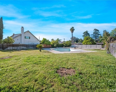 13510 Kittridge Street - Photo Thumbnail 27