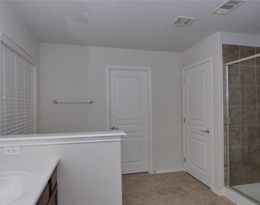 9607 W Amber Bluff Lane - Photo Thumbnail 21