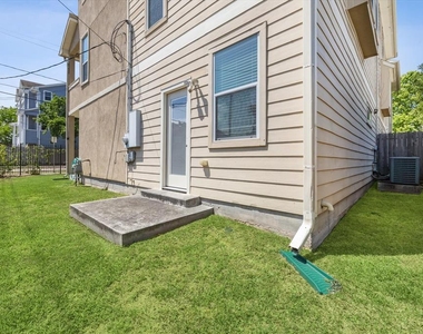 5802 Larkin Street - Photo Thumbnail 14