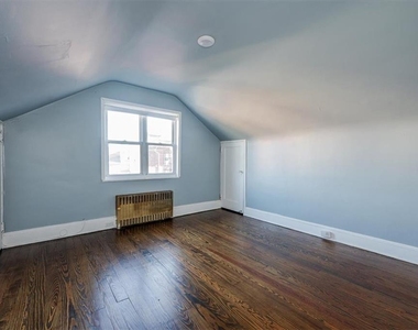 1168 S Pelham Parkway - Photo Thumbnail 8