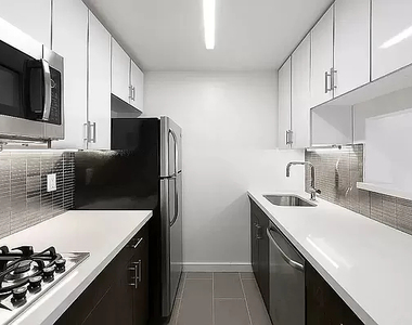 360 East 57th Street - Photo Thumbnail 4