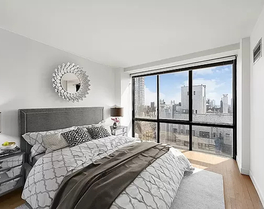 360 East 57th Street - Photo Thumbnail 3