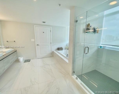 400 Sunny Isles Blvd - Photo Thumbnail 17