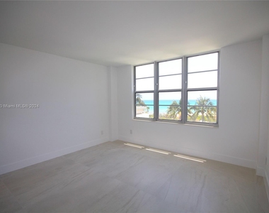 5161 Collins Ave - Photo Thumbnail 11