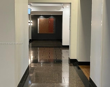 1581 Brickell Ave - Photo Thumbnail 16