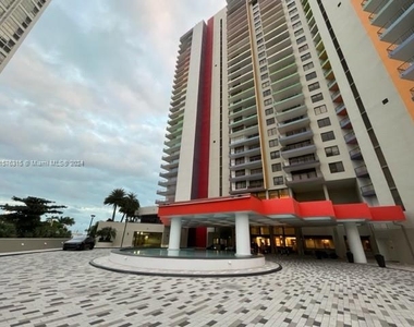 1581 Brickell Ave - Photo Thumbnail 9