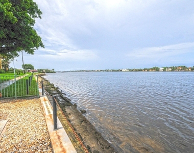 180 Yacht Club Way - Photo Thumbnail 20