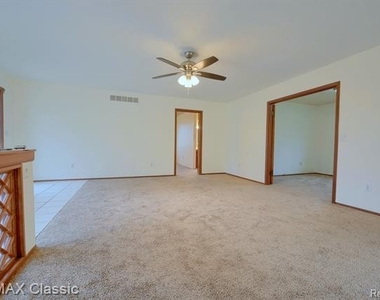 3245 W Long Lake Road - Photo Thumbnail 4