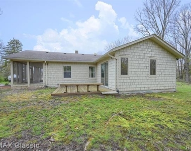 3245 W Long Lake Road - Photo Thumbnail 26