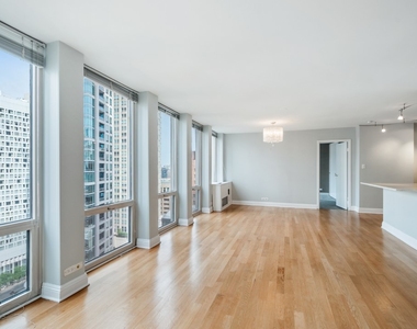 111 E Chestnut Street - Photo Thumbnail 9