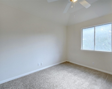 1704 Primrose Ln - Photo Thumbnail 22