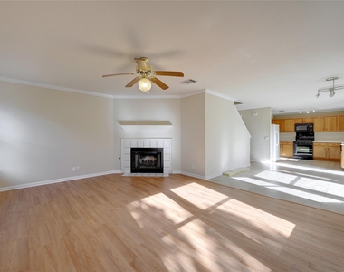 1704 Primrose Ln - Photo Thumbnail 5