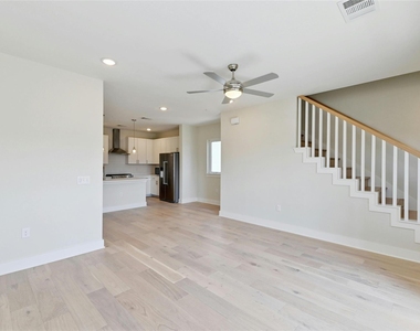 2827 Manor Rd - Photo Thumbnail 3