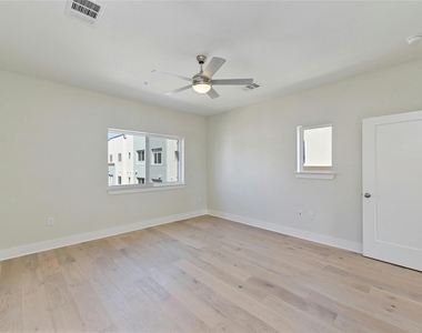 2827 Manor Rd - Photo Thumbnail 18