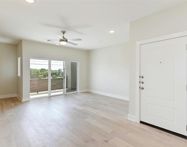 2827 Manor Rd - Photo Thumbnail 1