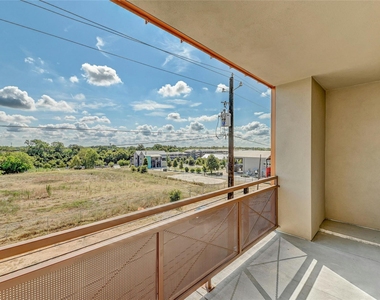 2827 Manor Rd - Photo Thumbnail 15