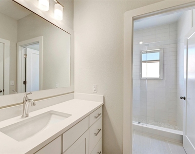 2827 Manor Rd - Photo Thumbnail 19