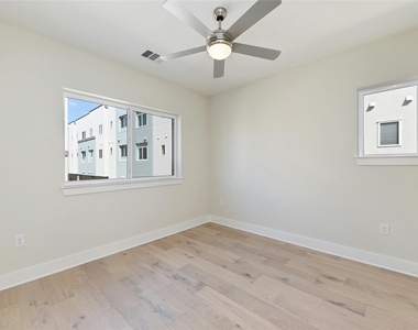 2827 Manor Rd - Photo Thumbnail 21