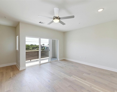 2827 Manor Rd - Photo Thumbnail 5