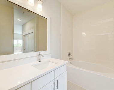 2827 Manor Rd - Photo Thumbnail 14