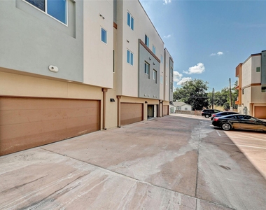 2827 Manor Rd - Photo Thumbnail 24