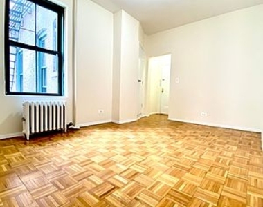 East 79th Street RENT STABALIZED - Photo Thumbnail 4