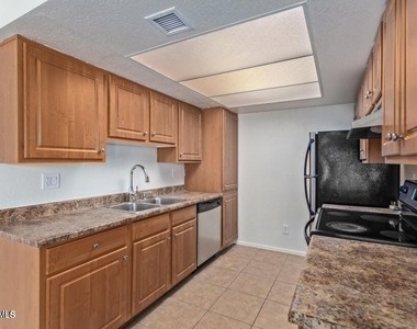 3810 N Maryvale Parkway - Photo Thumbnail 9