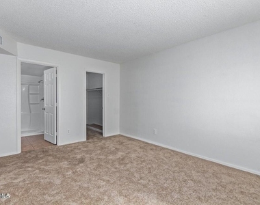 3810 N Maryvale Parkway - Photo Thumbnail 14