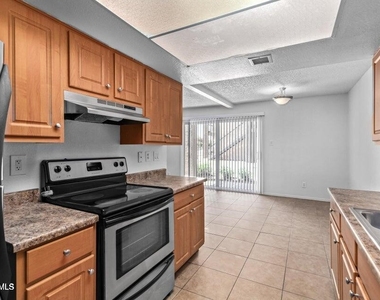3810 N Maryvale Parkway - Photo Thumbnail 10